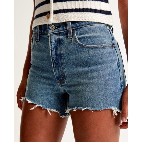 NWT Abercrombie & Fitch High Rise The Mom Shorts Size 37/24 - Picture 1 of 9